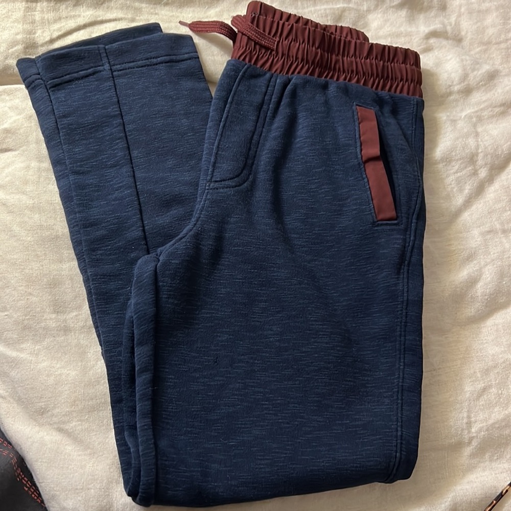 OshKosh Boy’s Joggers in Blue and outlined in burgundy. Size 8